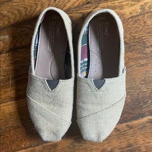 Toms